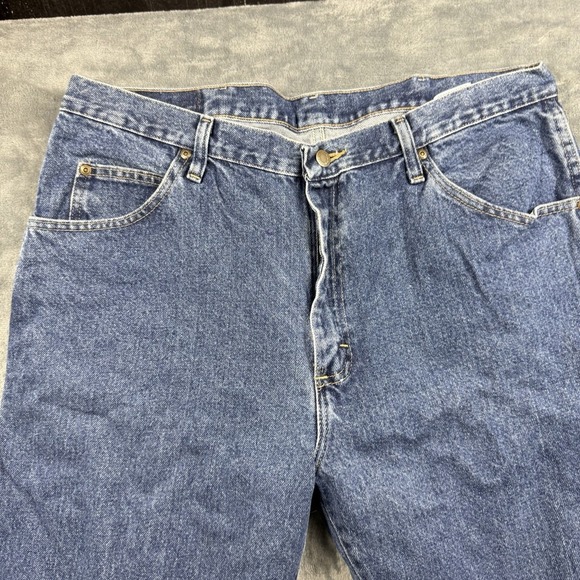 Wrangler Men's Straight Leg Jeans Size 38x32 Actual Measurements: 36x31 - Picture 3 of 7